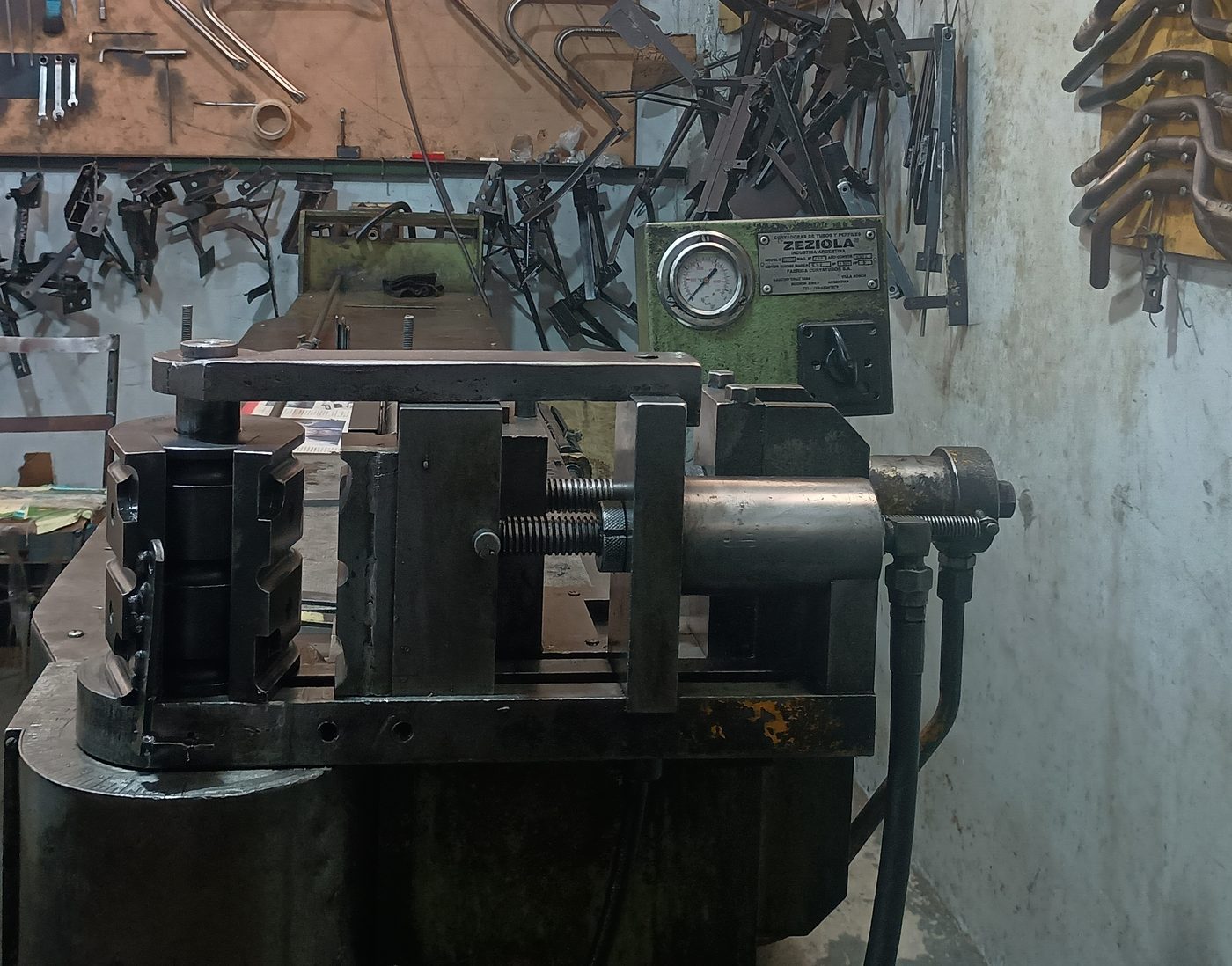 Máquina dobladora de caños Zeziola — Jovica Industrial